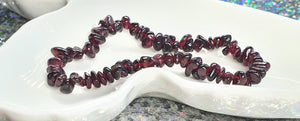 Wonderland Beautique - Garnet Chip Bracelet