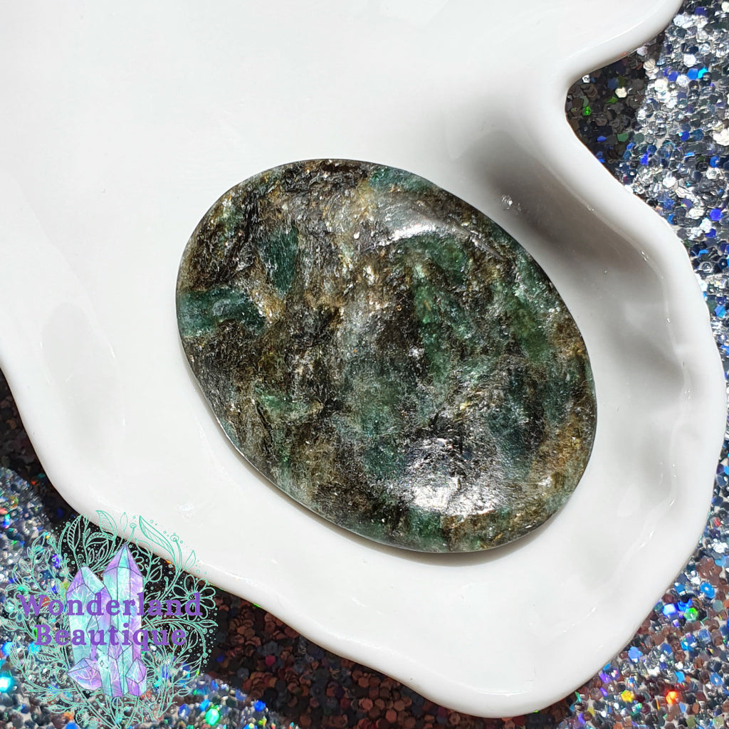 Wonderland Beautique - Chrome Mica (Fuchsite) Thumbstone