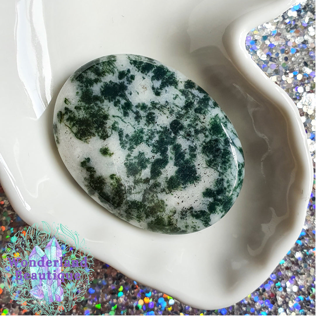 Wonderland Beautique - Moss Agate Thumbstone