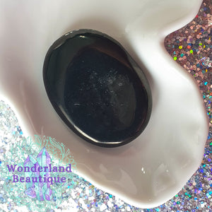 Wonderland Beautique - Shungite Thumbstone